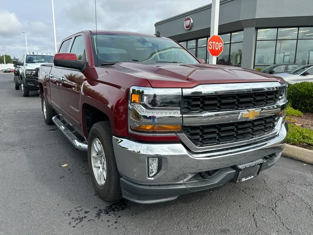 Used 2017 Chevrolet Silverado 1500 LT with VIN 3GCUKREC0HG302544 for sale in Portland, OR